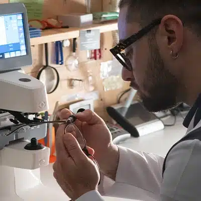 La Cava Samuele Riparazione occhiali Laboratorio Ottica Poliottica Optometristi Imperia Oneglia Shop Negozio Occhiali Vista Sole Lentia a Contatto Ipovisione 400x400