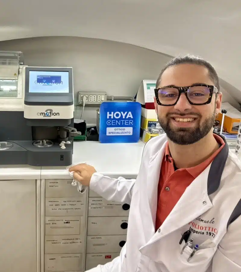 La Cava Samuele Migliorata Laboratorio Mola computerizzata Ottica Poliottica Optometristi Imperia Oneglia Shop Negozio Occhiali Vista Sole Lenti a Contatto Ipovisione 800x900