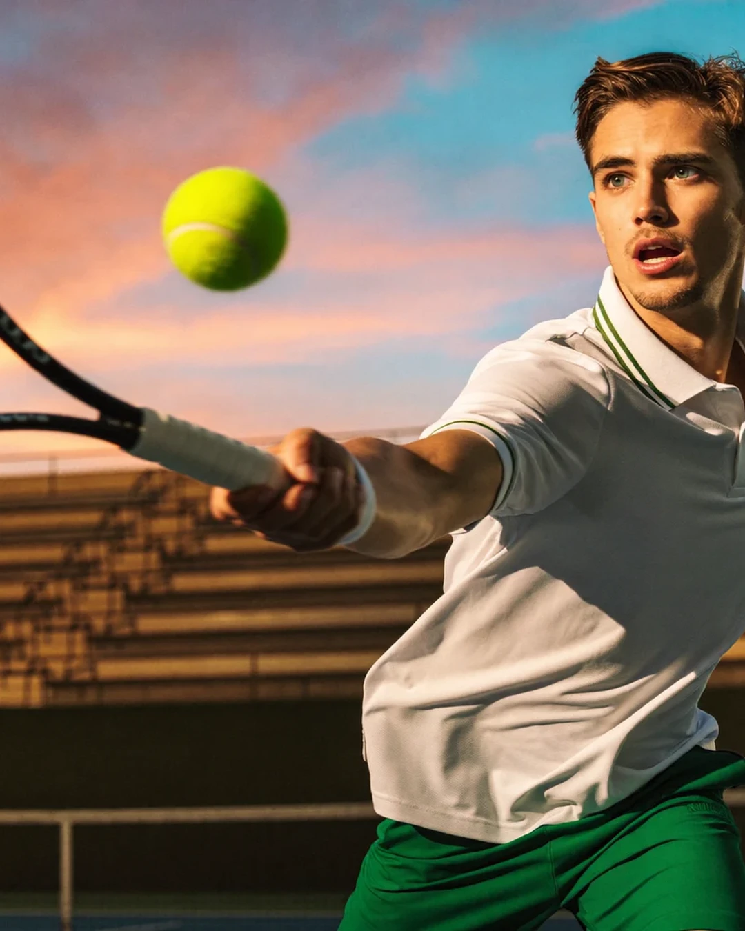 Tennista che allena la vista con il Kit Sport GIVE Program Tennista che allena la vista con il Kit Sport GIVE Program